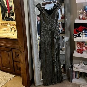 Beautiful gown off shoulder and flattering waist